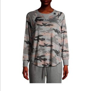 Time and tru women’s Essentials Camo Hacci top